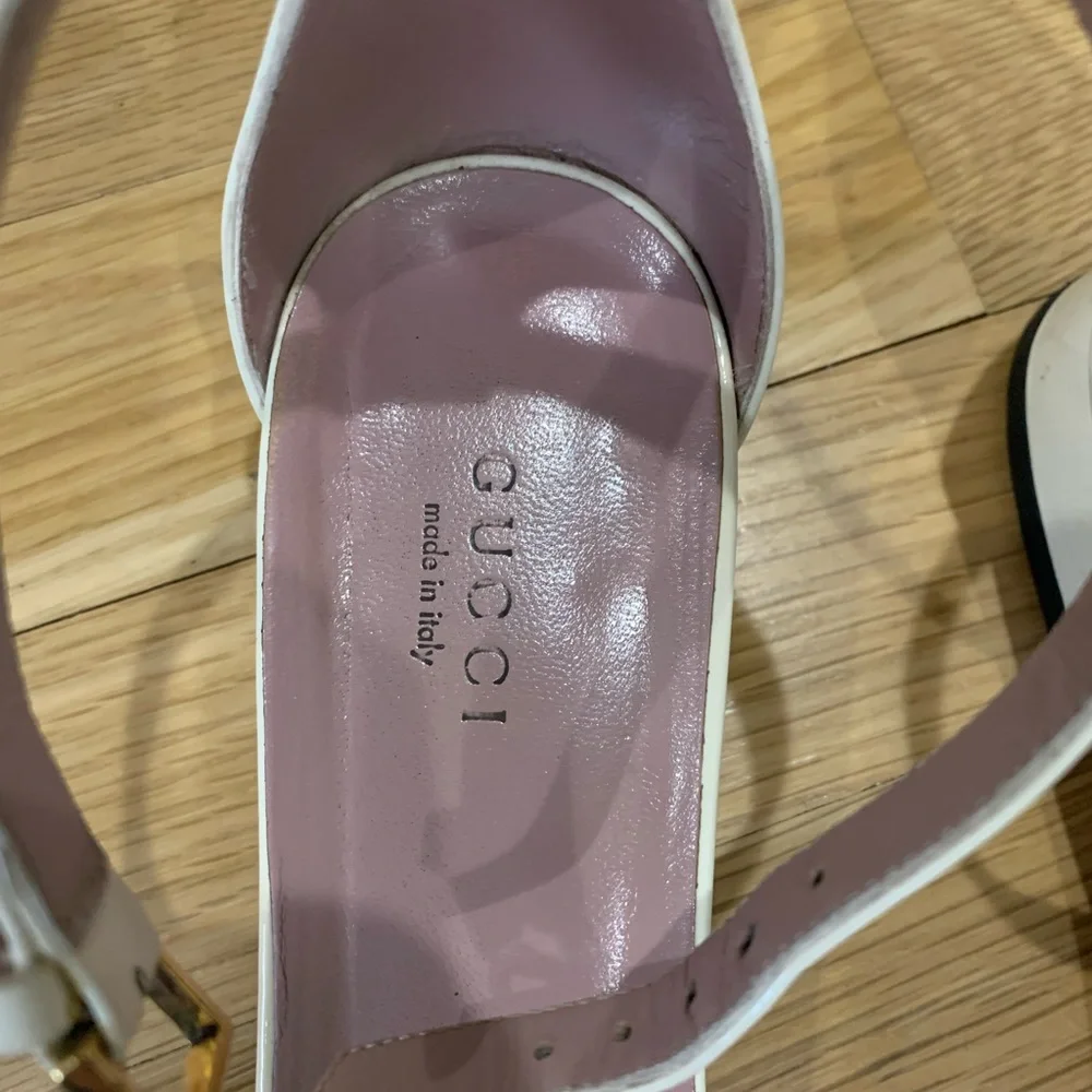 Gucci sandals. 7.5. Off white. Excellent used condition. Worn only a few times. - Picture 3 of 6